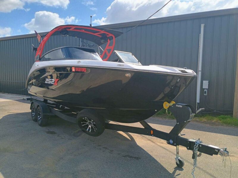 2022 Yamaha Boat 252XE Jet Boat (C175H122)