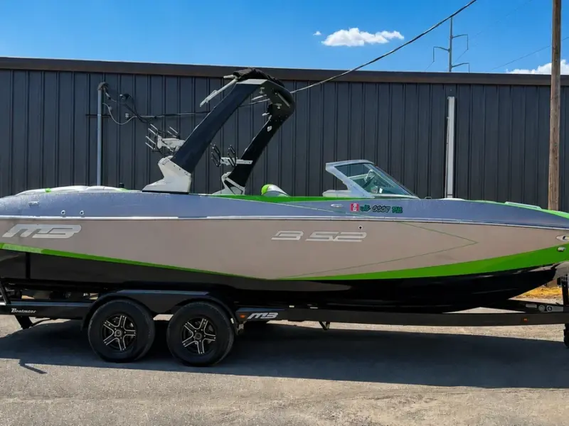 2020 MB SPORTS B52 23 CLASSIC Wake/Surf Boat