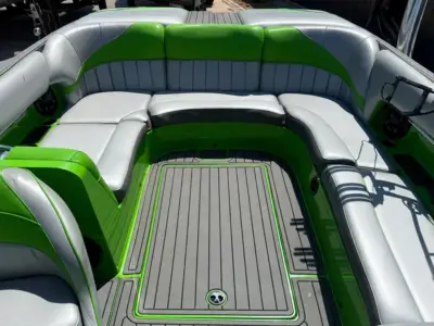 2020 MB SPORTS B52 23 CLASSIC Wake/Surf Boat