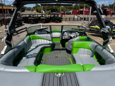 2020 MB SPORTS B52 23 CLASSIC Wake/Surf Boat (C665L920)