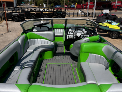 2020 MB SPORTS B52 23 CLASSIC Wake/Surf Boat (C665L920)