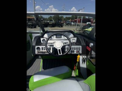 2020 MB SPORTS B52 23 CLASSIC Wake/Surf Boat (C665L920)