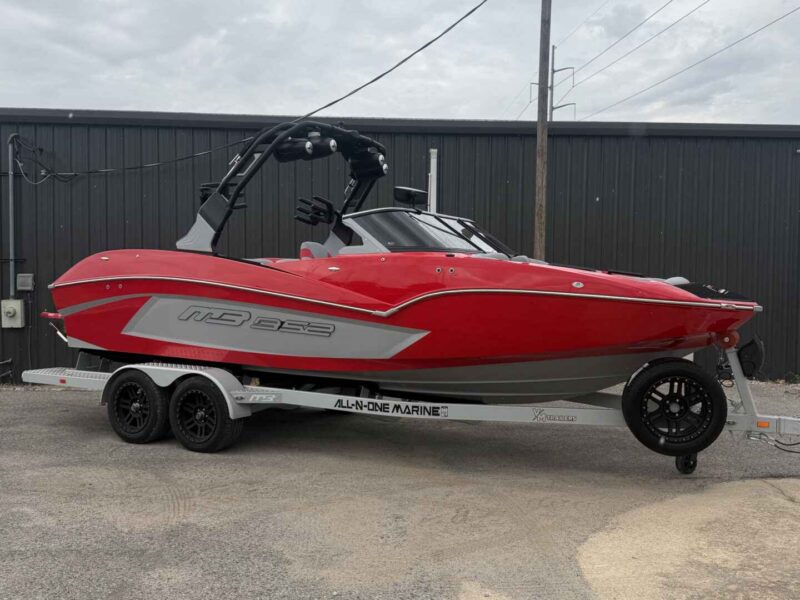 2025 MB SPORTS 23 B52 Alpha Wake/Surf Boat (MB430C525D)