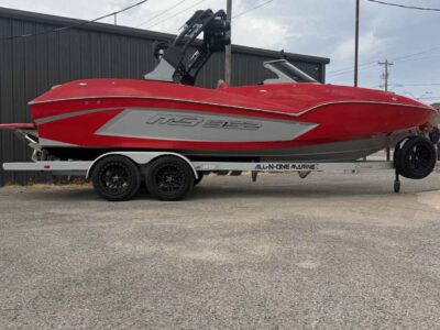 2025 MB SPORTS 23 B52 Alpha Wake/Surf Boat (MB430C525D)