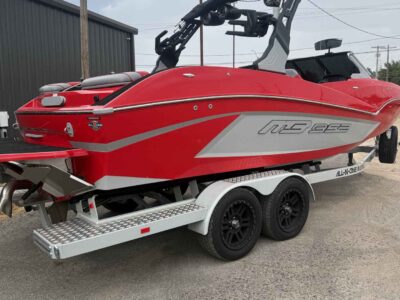 2025 MB SPORTS 23 B52 Alpha Wake/Surf Boat (MB430C525D)