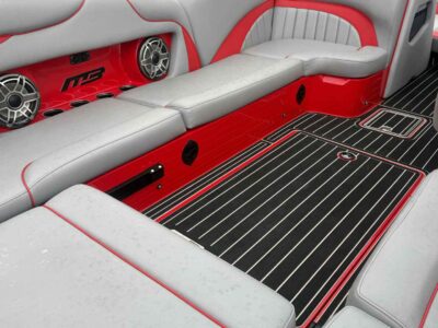 2025 MB SPORTS 23 B52 Alpha Wake/Surf Boat (MB430C525D)