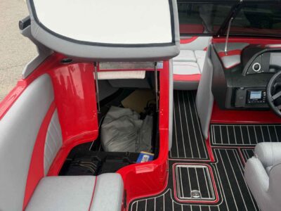 2025 MB SPORTS 23 B52 Alpha Wake/Surf Boat (MB430C525D)
