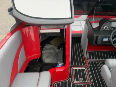 2025 MB SPORTS 23 B52 Alpha Wake/Surf Boat
