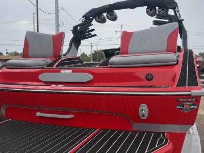 2025 MB SPORTS 23 B52 Alpha Wake/Surf Boat (MB430C525D)