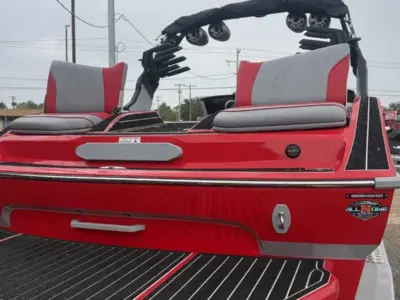 2025 MB SPORTS 23 B52 Alpha Wake/Surf Boat