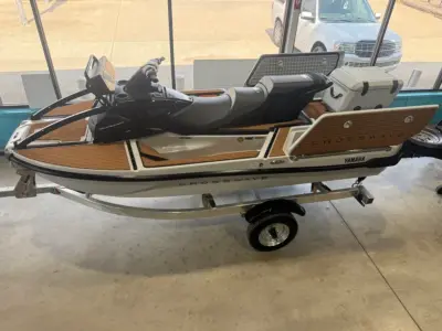 2027 Yamaha Boat Crosswave Jet Boat