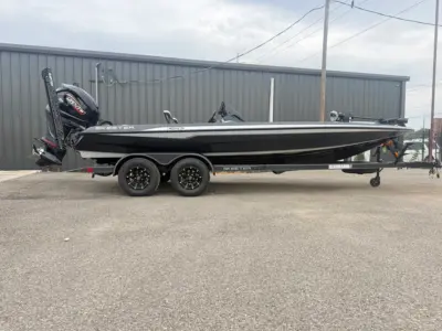2027 Skeeter ZXE21 w/cover Bass Boat