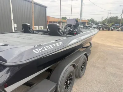 2027 Skeeter ZXE21 w/cover Bass Boat