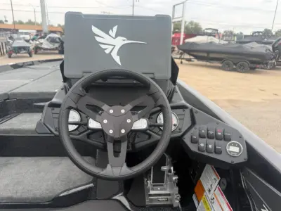 2027 Skeeter ZXE21 w/cover Bass Boat