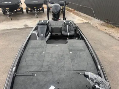 2027 Skeeter ZXE21 w/cover Bass Boat