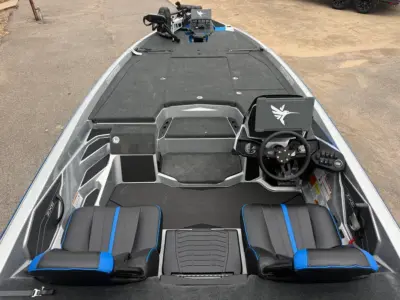 2027 Skeeter ZXE20 w/cover Bass Boat
