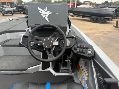 2027 Skeeter ZXE20 w/cover Bass Boat