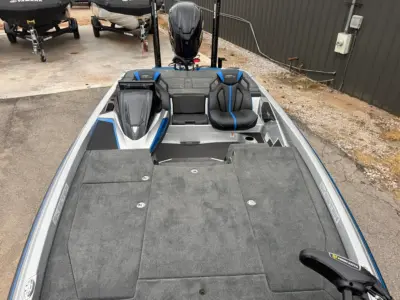 2027 Skeeter ZXE20 w/cover Bass Boat