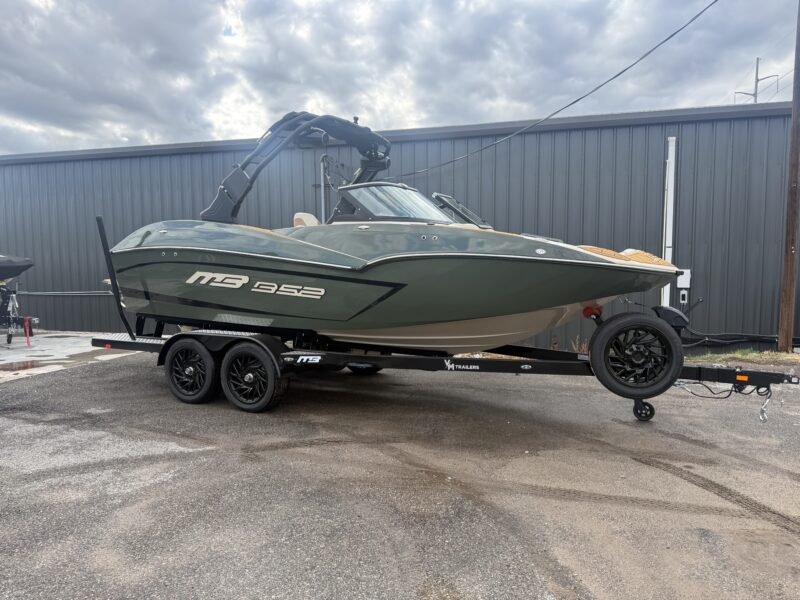 2027 MB SPORTS 21 B52 Alpha Wake/Surf Boat