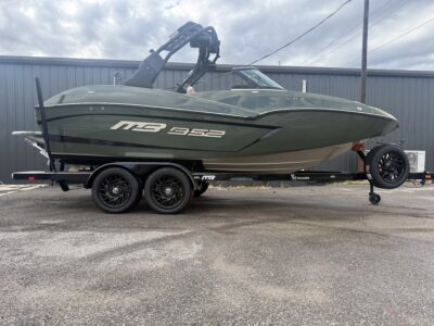 2027 MB SPORTS 21 B52 Alpha Wake/Surf Boat
